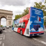 happening Le Slip Français Arc de Triomphe